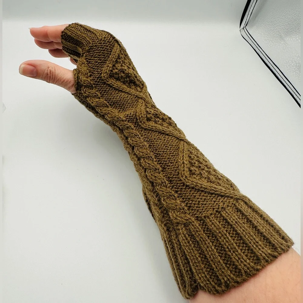 Women’s 2 Pairs Of Acrylic Knit Fingerless Gloves Arm Warmers Dark Gray & Brown